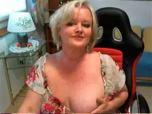 Telesex Cam mit reifer Frau mit nacken dicken Titten